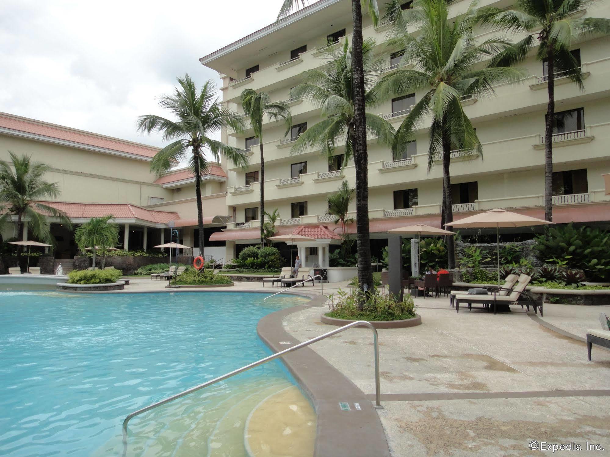 Hotel Quest Conference Center, Clark Clark Field